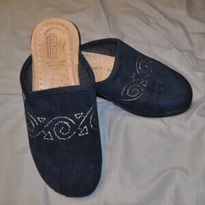 Fly Flot Navy Woman's Mules Slippers House Shoes SZ 7 (38)